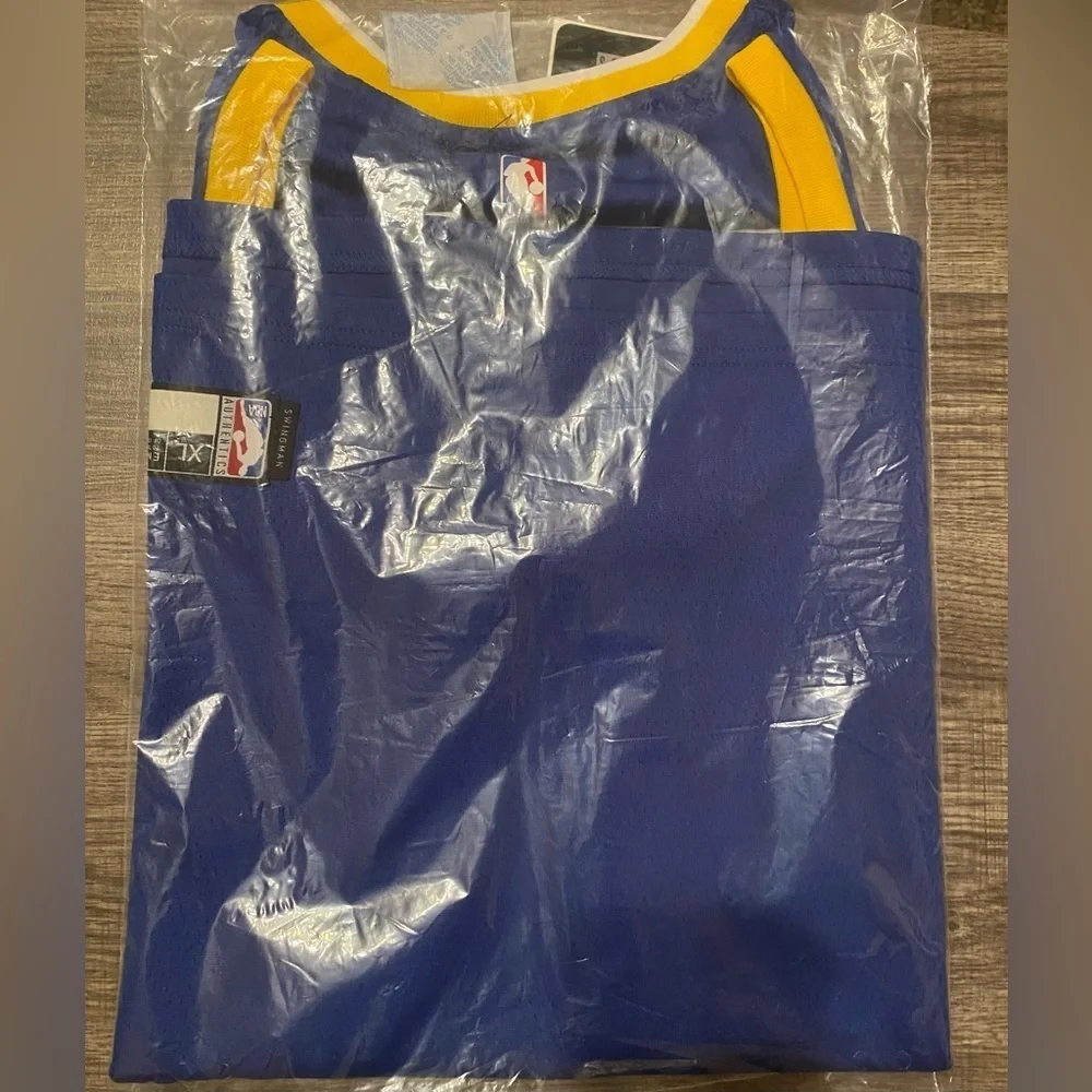 NEW - Klay Thompson GoldenState Warriors Nike Youth Swingman Jersey Icon Edition